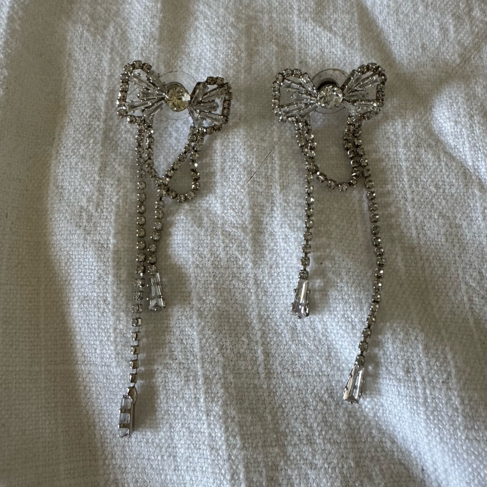 Par violet bella bow earrings
